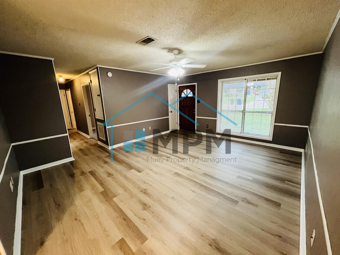 Foto principal - 105 Hilltop Dr