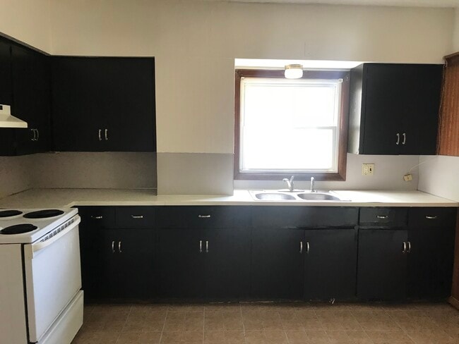 Kitchen2 - 208 W 14th St