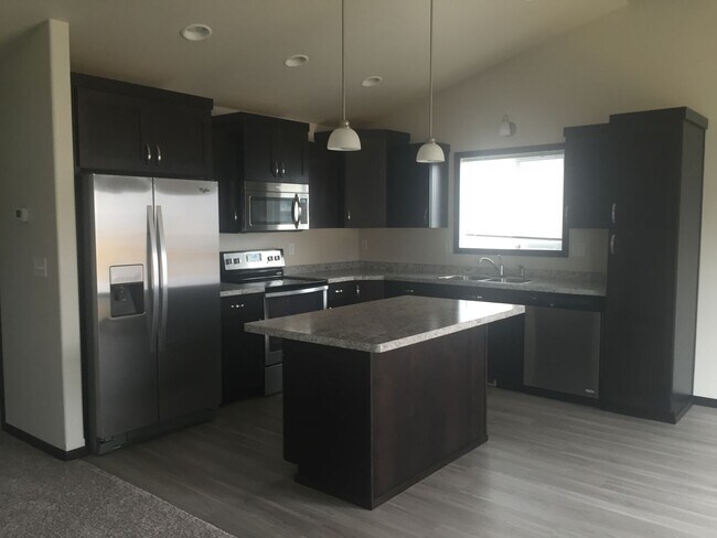 Foto del edificio - 3 Bed 2 Bath Twin Home