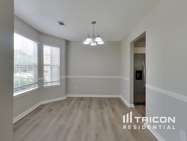 Foto del edificio - 5587 Sapphire Cir