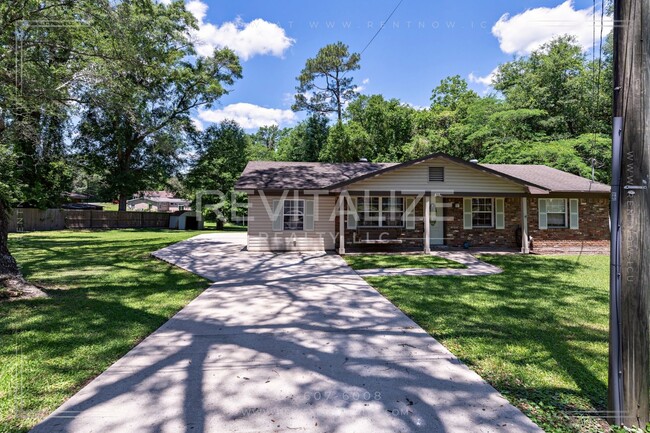 Building Photo - Charming 3 Bedroom/2 Bathroom Home in Sara...