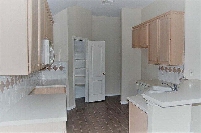 Foto del edificio - 1638 Candleston Ln