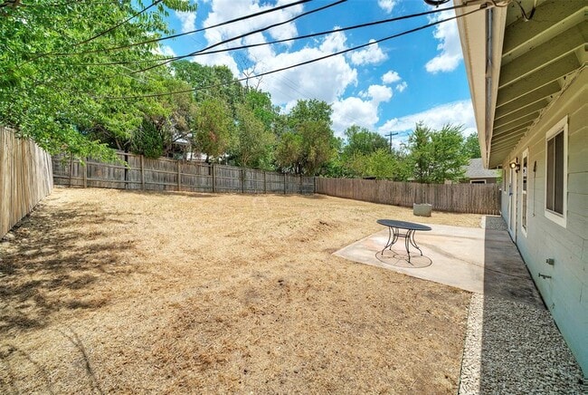 Building Photo - 5301 Gladstone Dr