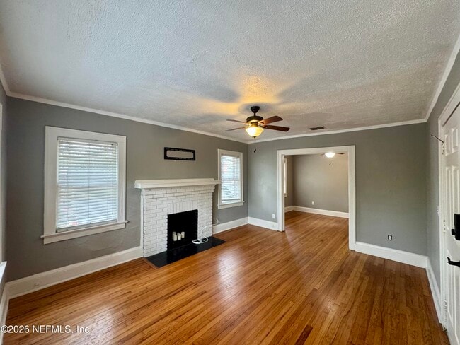 Building Photo - 2325 Myra St