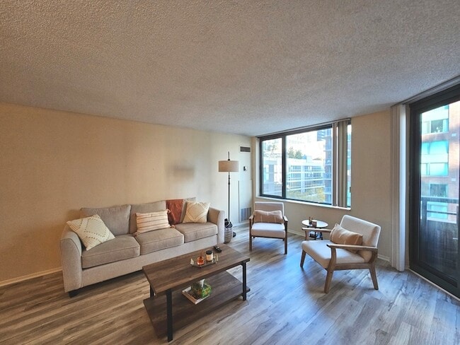 Photo - 440 N McClurg Ct Apartment