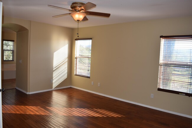 Building Photo - 16744 Saintsbury Glen