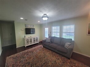 Building Photo - 5712 Borden Ave