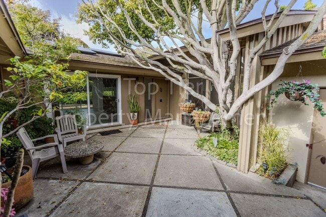 Building Photo - Charming Mid-Century Home | 4BR, 3BA | 2,424 Sq Ft | 8,400 Sq Ft Lot | Prime La Jolla Location**$...