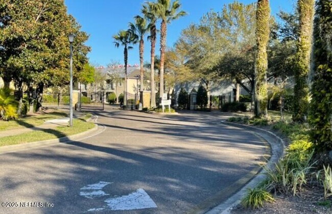 Building Photo - 7032 Deer Lodge Cir