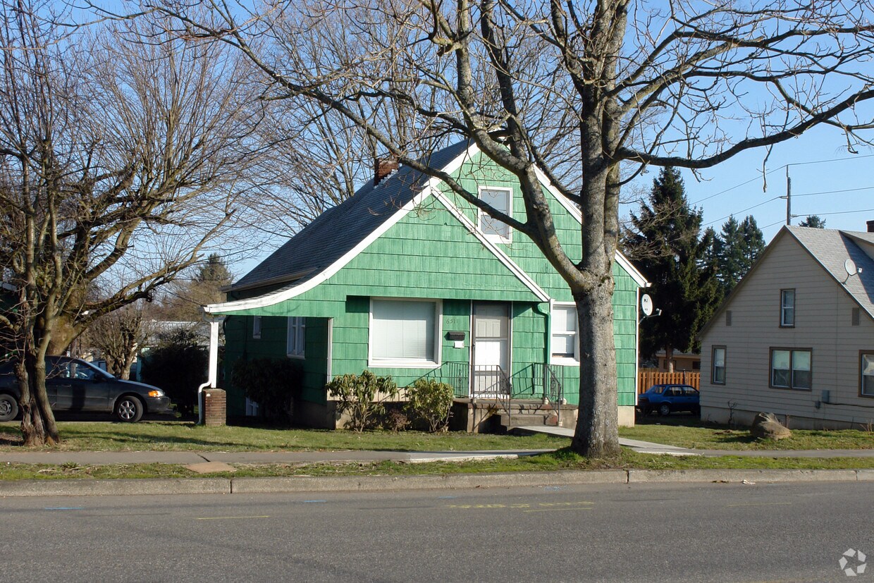 Building Photo - 6511 NE Prescott St