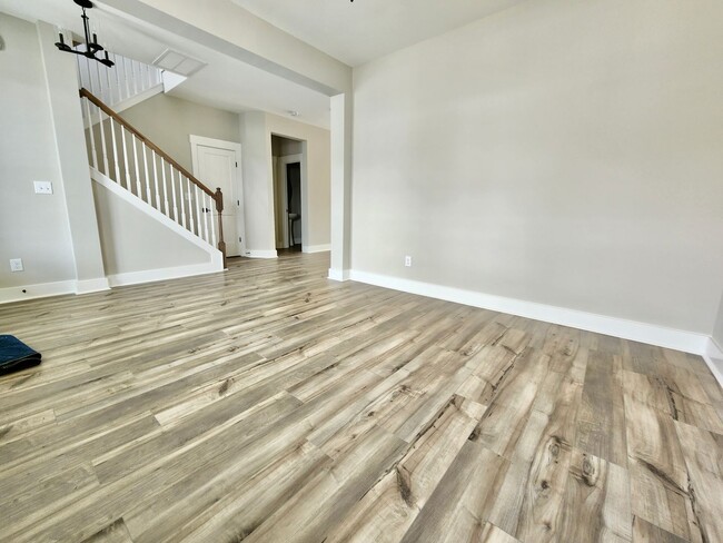 Foto del edificio - LIKE NEW Executive Home In Coveted Midtown...