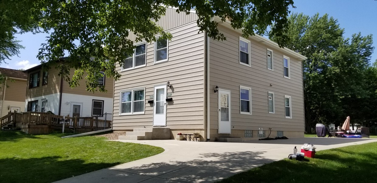 Primary Photo - 4702 W Howard Ave