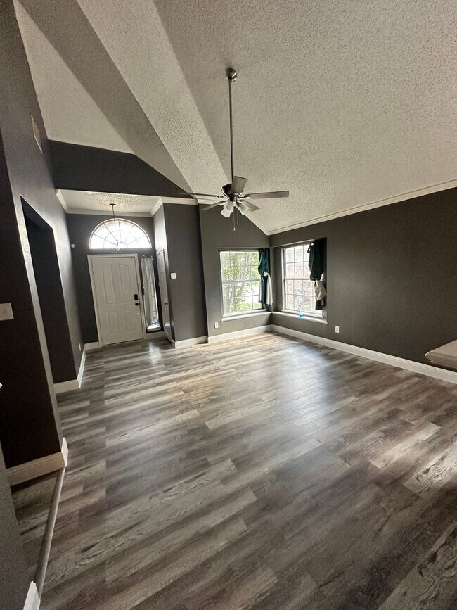 Building Photo - 3 Bedroom Single Family Home in Arlington