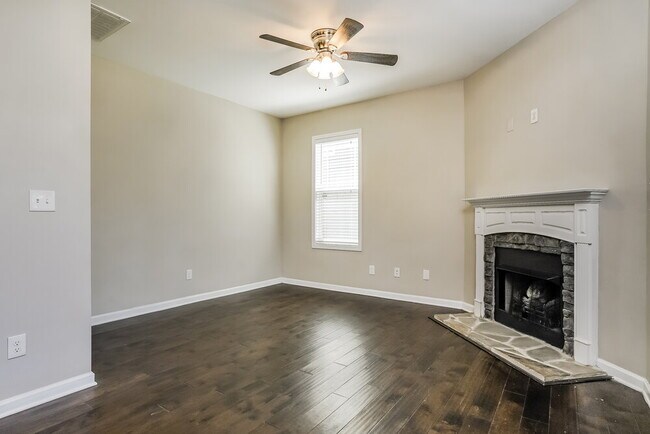 Foto del edificio - 241 Balboa Pkwy