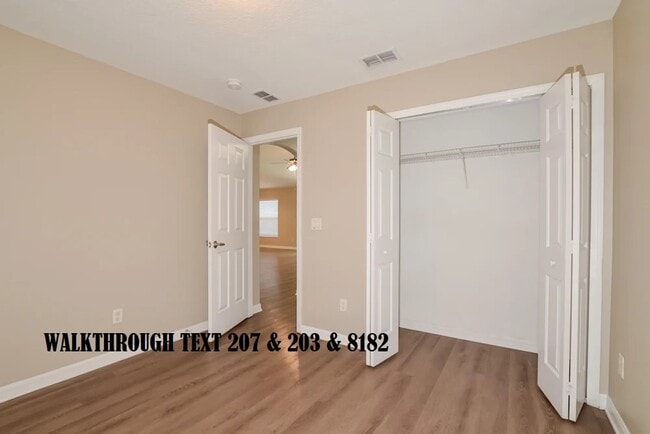 Building Photo - 11341 Lake Dr