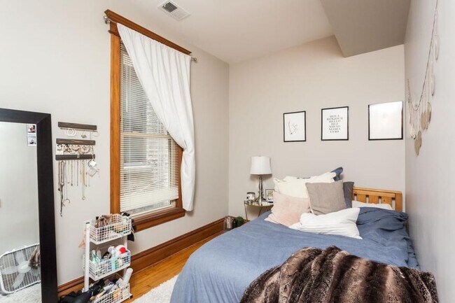 Foto del edificio - 3 bedroom in Chicago IL 60657