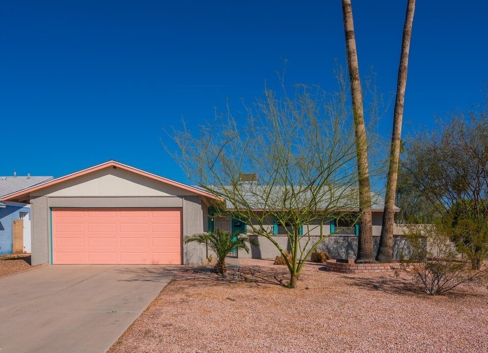 2 Car Garage - 4435 S Stanley Pl