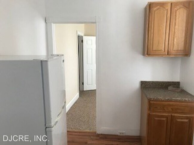 Building Photo - 214 N 54th St