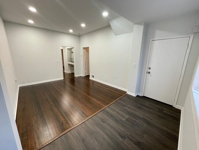 Building Photo - 3138 N Saint Louis Ave