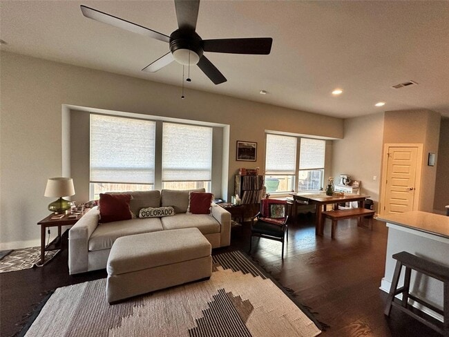 Foto del edificio - 8021 Izetta Ln