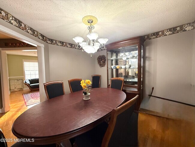 Building Photo - 28 Skylark Ct