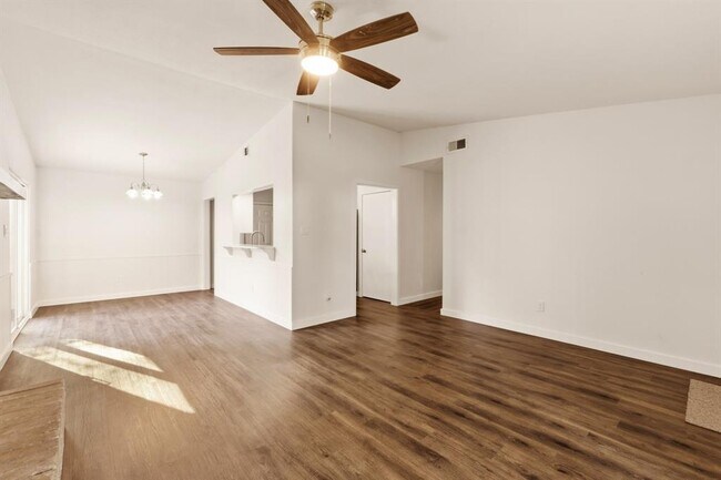 Building Photo - 2507 Biggs Dr