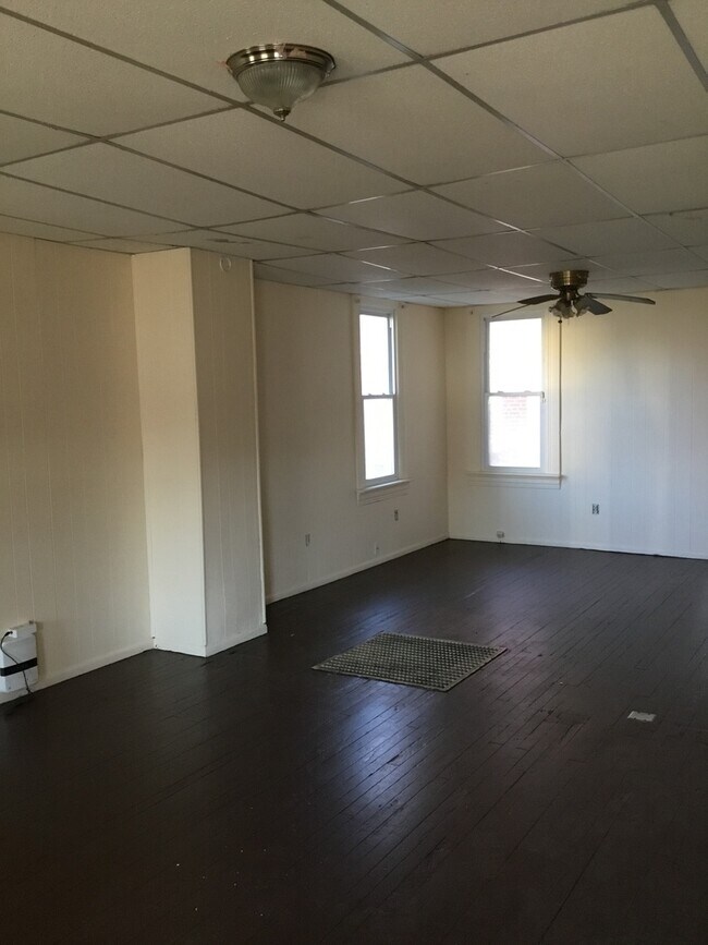 Building Photo - 221 N Hartley St