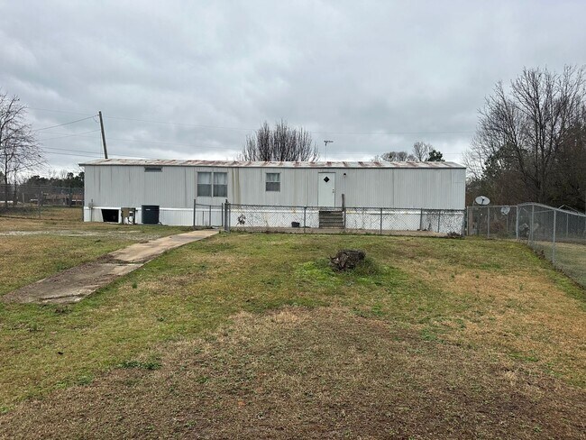 Foto del edificio - 108 Pine Ridge Dr