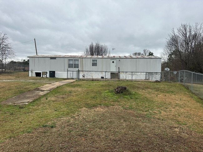 Building Photo - 108 Pine Ridge Dr