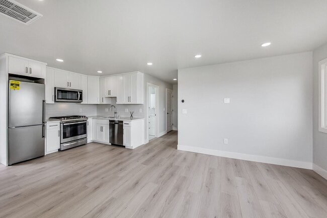 Building Photo - 1375 Sacramento St