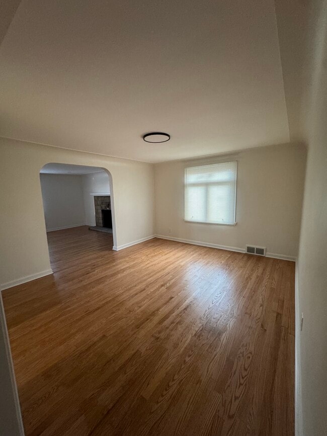 Building Photo - 40 Alburn Dr