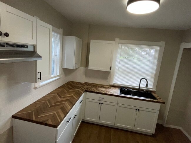 Building Photo - 2322 Upton Ave