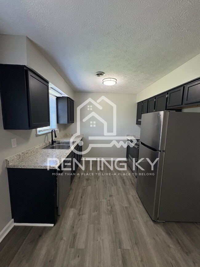 Foto del edificio - Updated 3-Bed, 1.5-Bath Townhome with a Garage!