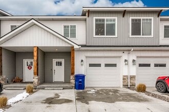 Building Photo - 434 S 3rd W