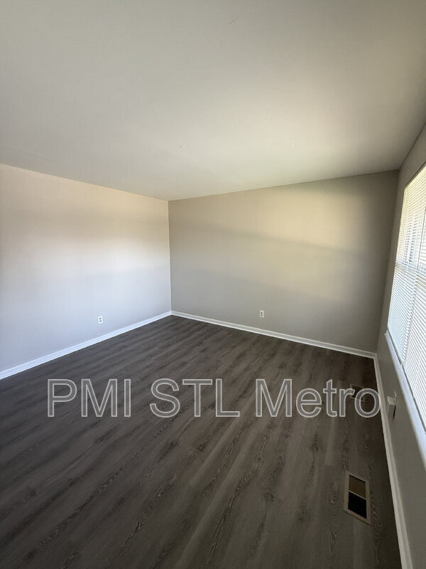 Building Photo - 10557 Castle Dr