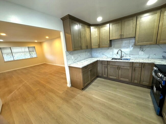 Building Photo - 718 Teresi Ct