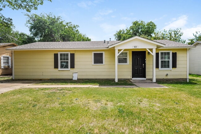 Building Photo - 824 Renfro Dr