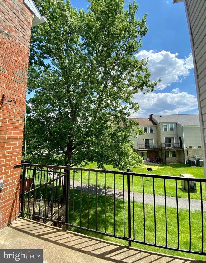 1049 Brixton Ct Unit B, Sterling, VA 20164 Apartment for Rent in