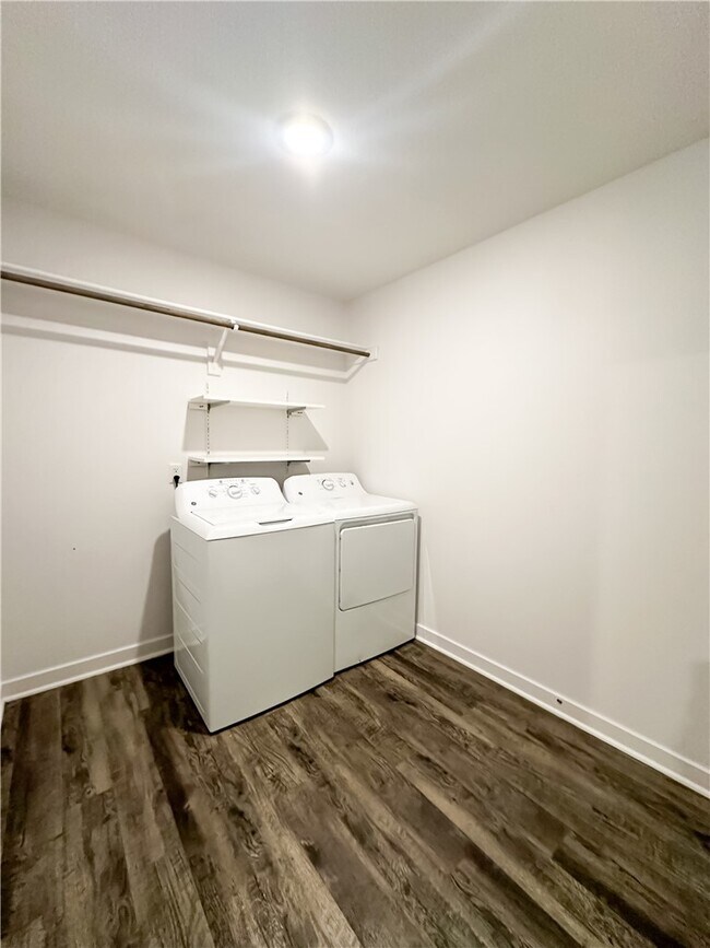 Foto del edificio - 325 Brook Ct