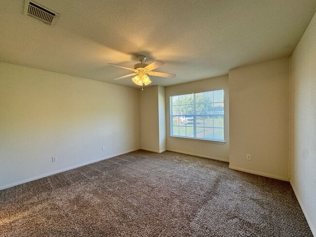 Building Photo - Duplex