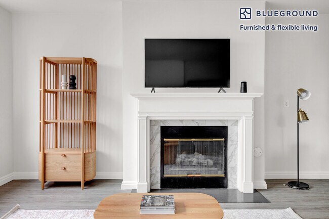 Building Photo - 377 E 33rd St