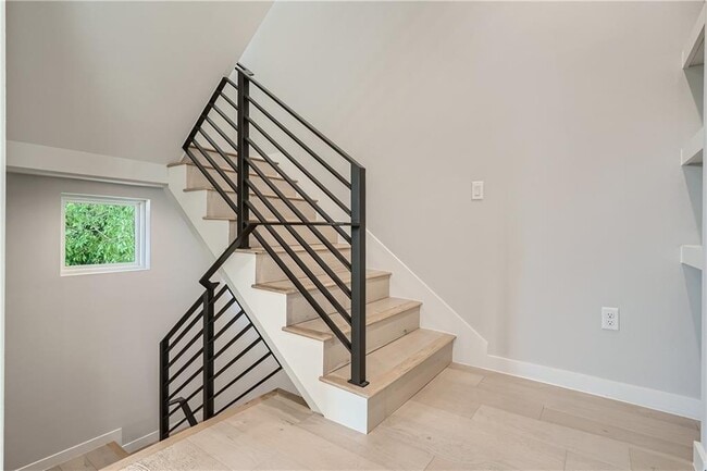 Foto del edificio - 5605 Sunshine Dr