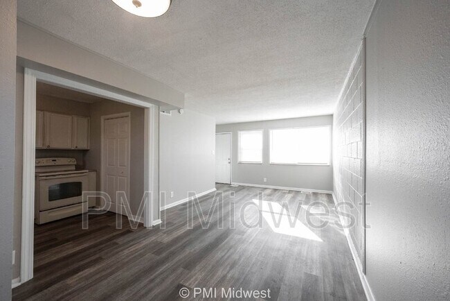 Foto del edificio - 6052 E 16th St
