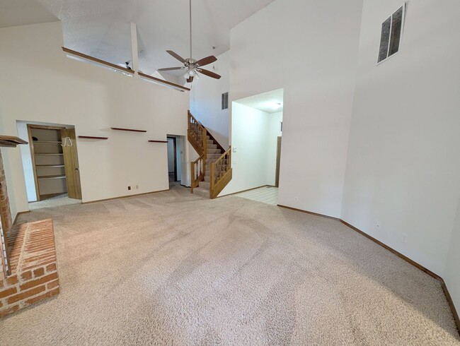 Building Photo - Really awesome home in Edmond!