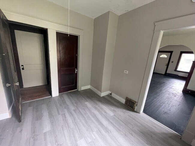 Foto del edificio - Charming 3-Bedroom Property in Prime Location (SECTION 8 VOUCHERS ACCEPTED)