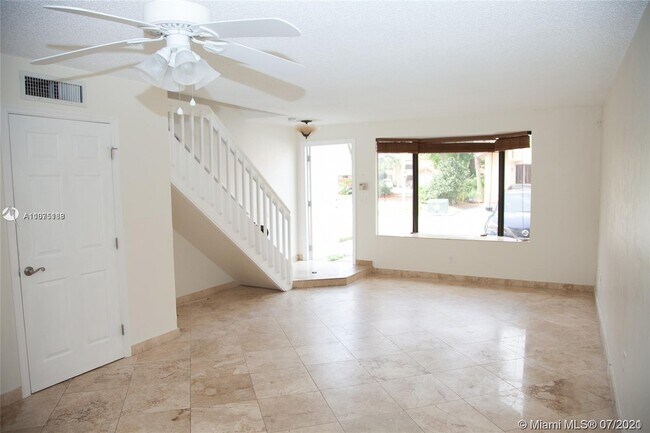 Building Photo - 10115 SW 77th Ct