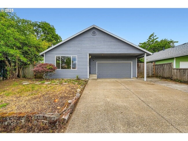 Building Photo - Charming One - Level