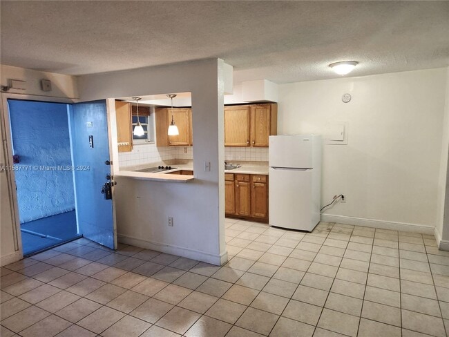 Building Photo - 2465 SW 18th Ave