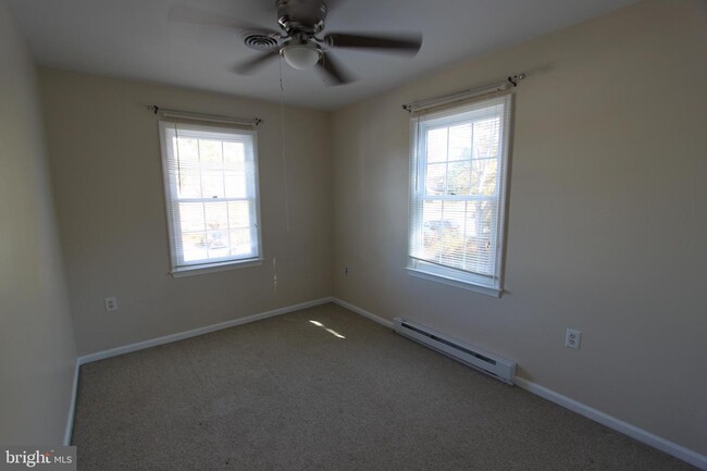 Building Photo - 45 Standish Ct