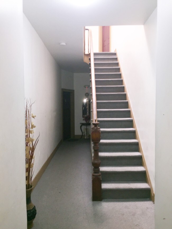 Building Photo - 120 68th St